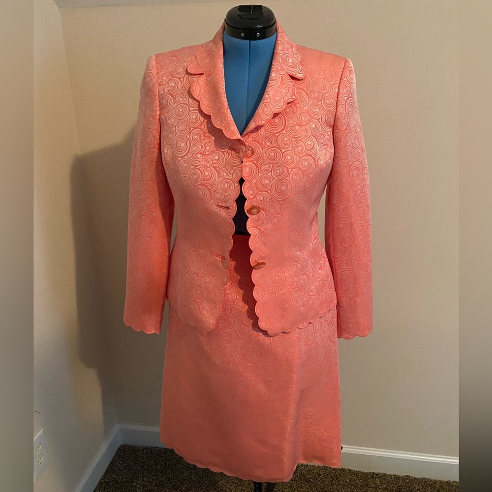 Le Suit Ladies Suit
